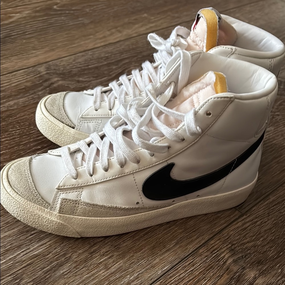 WOMEN'S NIKE BLAZER MID '77 CASUAL SHOES size 7.5 - Picture 2 of 6